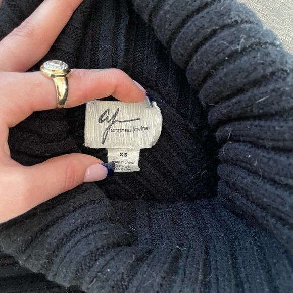 Women’s tutelle neck sweater - Picture 2 of 2